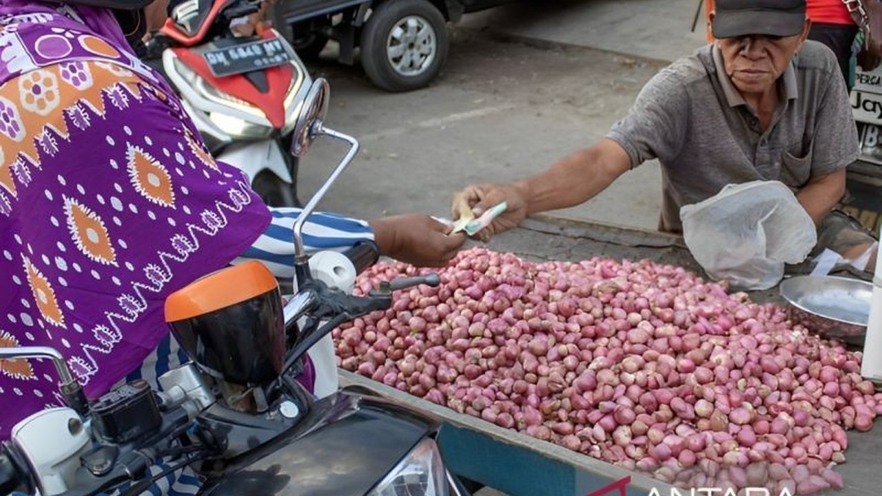 Pj. Sekda Banggai Kepulauan meminta para camat untuk aktif memantau harga bahan pokok di pasar dan berkoordinasi dengan pengusaha lokal guna mencegah inflasi dan menjaga stabilitas harga.