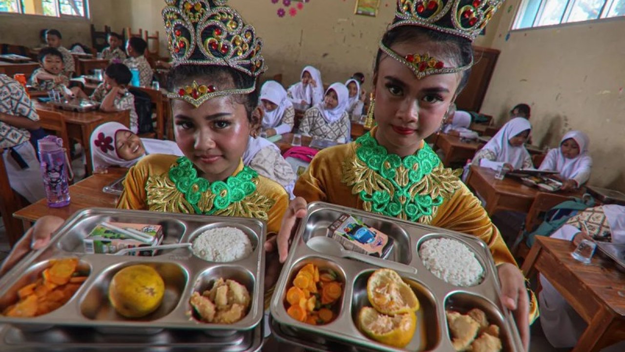 Program Makan Bergizi Gratis di Indonesia tidak hanya sekadar memberi makan, tetapi juga menjadi peluang emas untuk mengajarkan mindful eating sejak dini demi mencetak generasi sehat dan cerdas.
