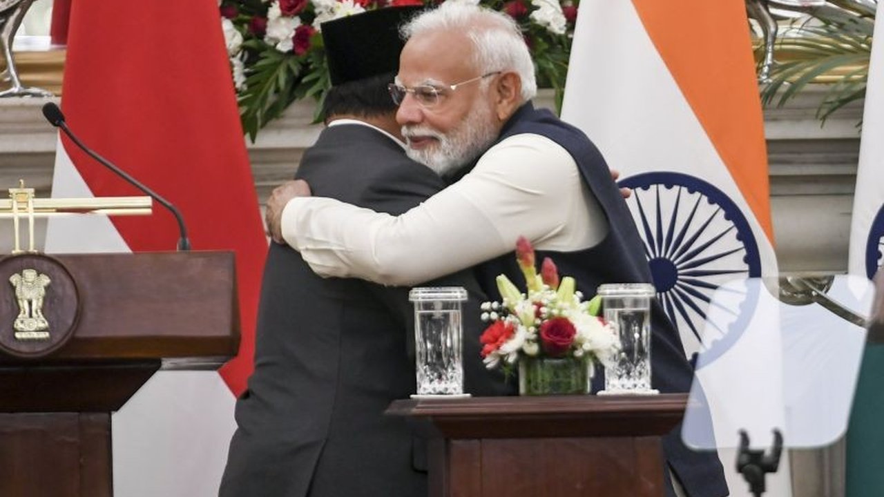 Perdana Menteri India Narendra Modi menyambut antusias partisipasi Kontingen Patriot Indonesia dalam parade Hari Republik India ke-76 di New Delhi, Minggu (26/1), dengan Presiden Prabowo Subianto sebagai tamu utama.