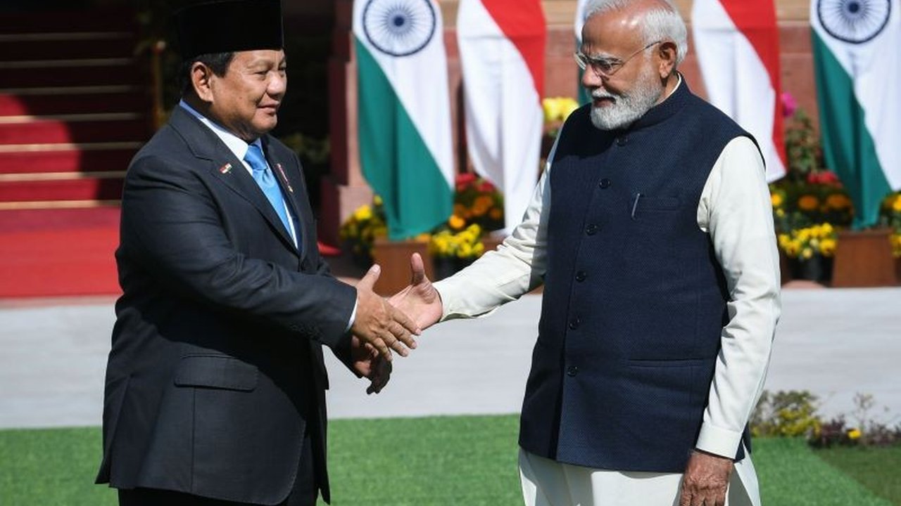 Presiden Prabowo Subianto mengajak lembaga pendidikan India untuk membuka cabang di Indonesia guna memperkuat kerja sama kedua negara di bidang pendidikan dan ekonomi, hal ini disampaikan saat kunjungan kenegaraan ke India pada 23-26 Januari 2025.