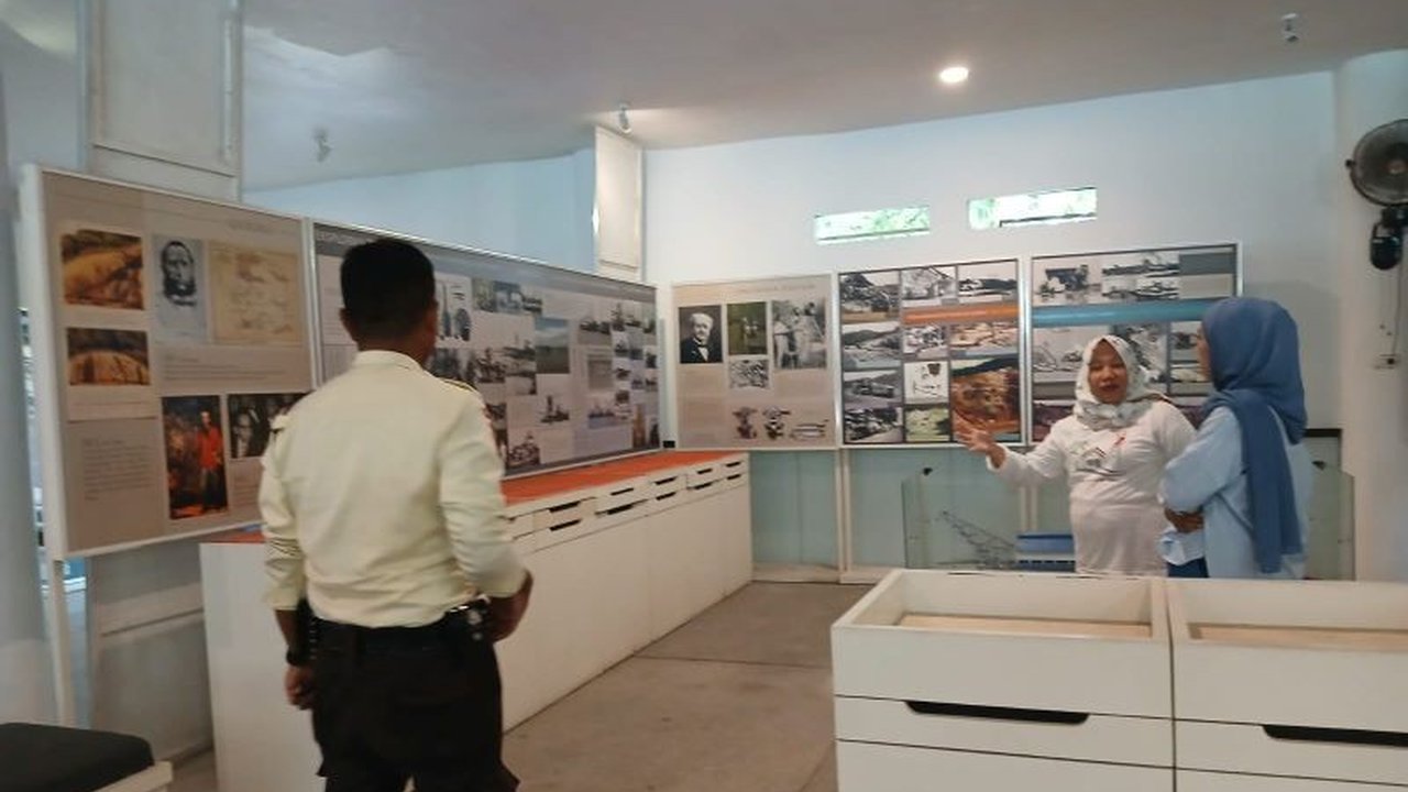 Museum Timah Indonesia (MTI) di Mentok, Bangka Barat, mencatatkan peningkatan kunjungan wisatawan pada 2024, berdampak positif pada perekonomian lokal, khususnya sektor pariwisata, kuliner, dan penginapan.