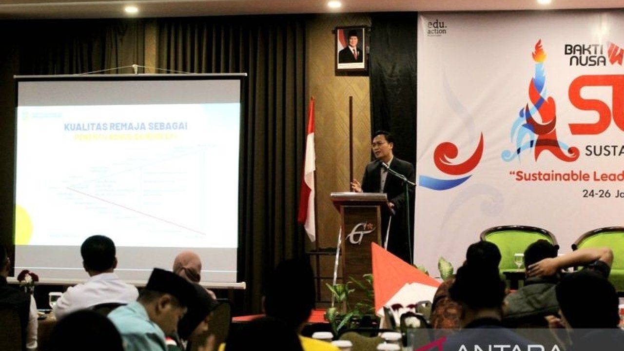 Kemendukbangga mengajak remaja Indonesia meningkatkan kualitas diri untuk meraih sukses di era bonus demografi 2045, dengan fokus pada peningkatan kualitas SDM dan inovasi.