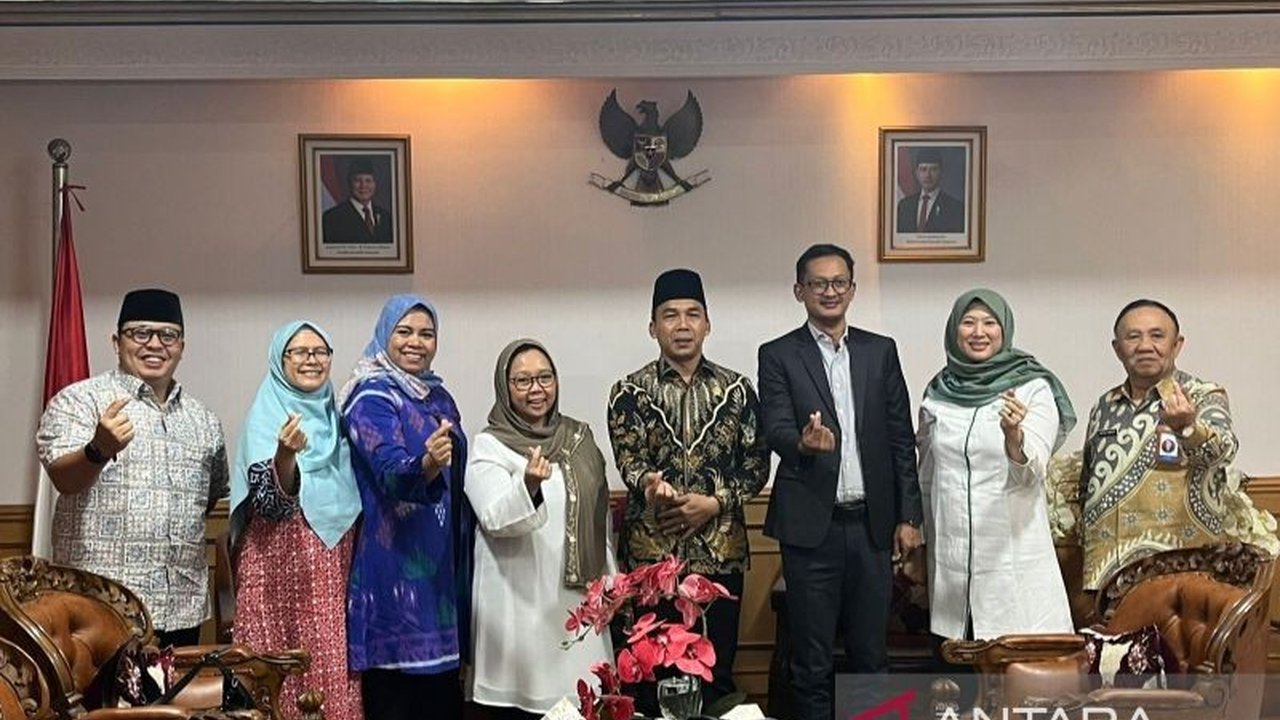 PBNU dan Kementerian Pemberdayaan Perempuan dan Perlindungan Anak (KemenPPPA) berkolaborasi untuk memperkuat fondasi bangsa melalui penguatan keluarga, dengan fokus pada kesejahteraan dan kualitas keluarga Indonesia.