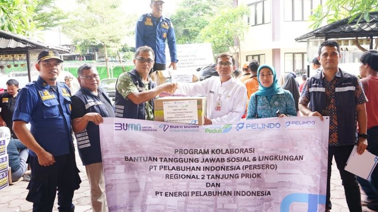 PT Pelindo menyalurkan bantuan berupa pakaian, obat-obatan, dan kebutuhan harian kepada sekitar 1.800 warga terdampak kebakaran hebat di Kemayoran, Jakarta Pusat, yang menghanguskan ratusan rumah.