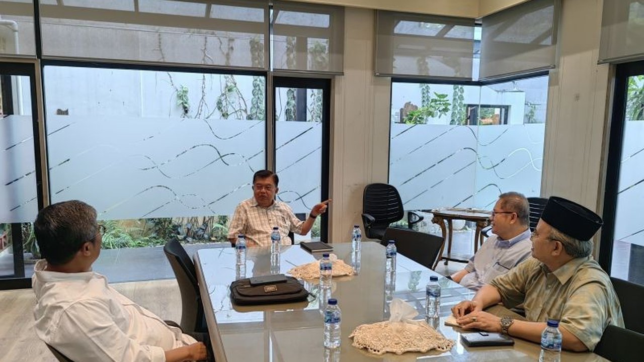 Dewan Masjid Indonesia (DMI) berkomitmen membangun 10 masjid semi-permanen di Gaza pasca gencatan senjata sebagai bentuk solidaritas kepada warga Palestina yang terdampak konflik, dengan target sebagian masjid selesai sebelum Ramadan 1446 H.