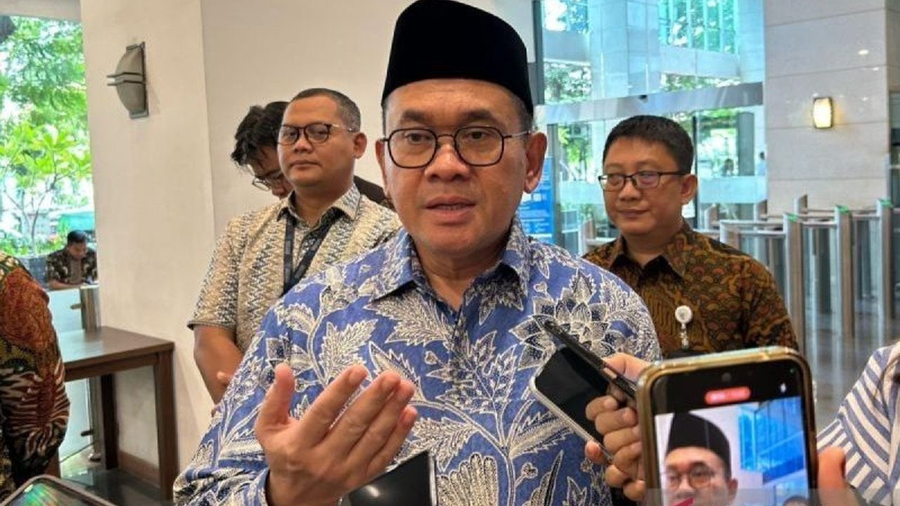 Menteri Perdagangan Budi Santoso mendampingi Presiden Prabowo Subianto dalam kunjungan kerja ke Malaysia untuk meningkatkan kerja sama ekonomi dan perdagangan kedua negara, dengan fokus pada peningkatan nilai ekspor impor.
