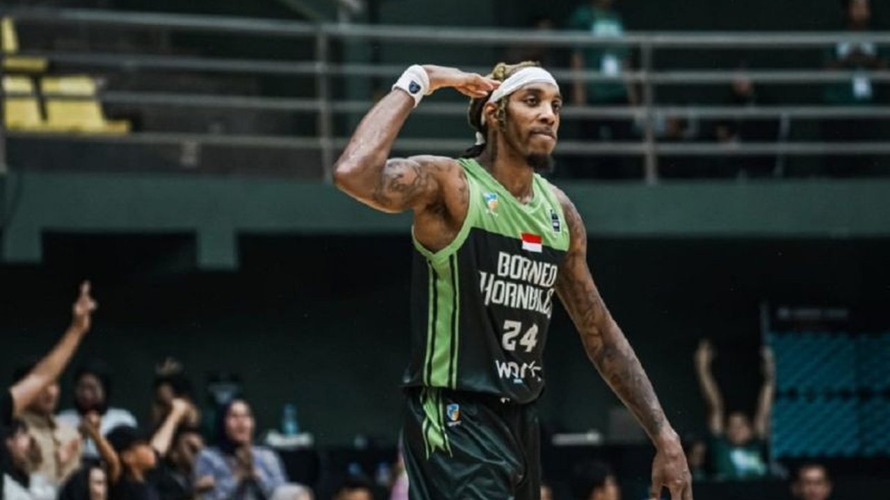 Borneo Hornbills berhasil meraih kemenangan kedua beruntun di IBL setelah mengalahkan Bali United dengan skor 87-82 di GOR Laga Tangkas, Bogor, melalui penampilan gemilang Michael Qualls dan Brandon McCoy.
