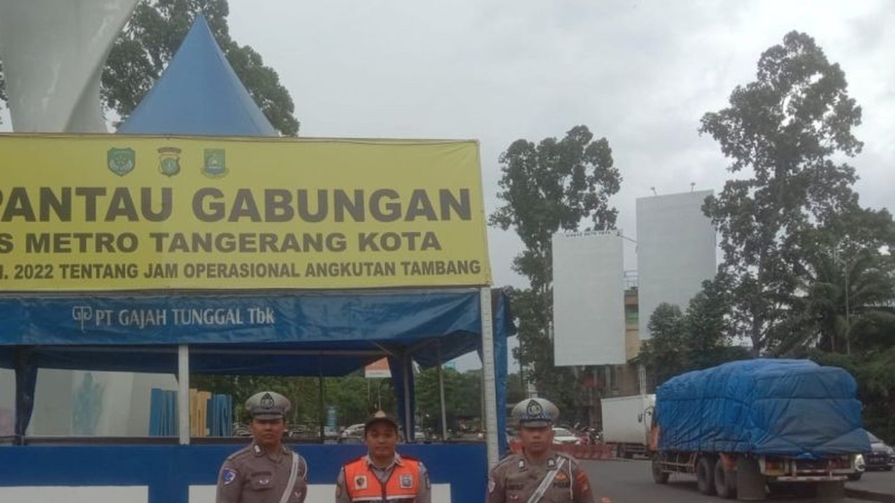 Ratusan petugas gabungan di Tangerang bersiaga menjaga keamanan dan ketertiban selama libur panjang akhir Januari 2025, fokus pada pusat keramaian dan lokasi peribadatan.