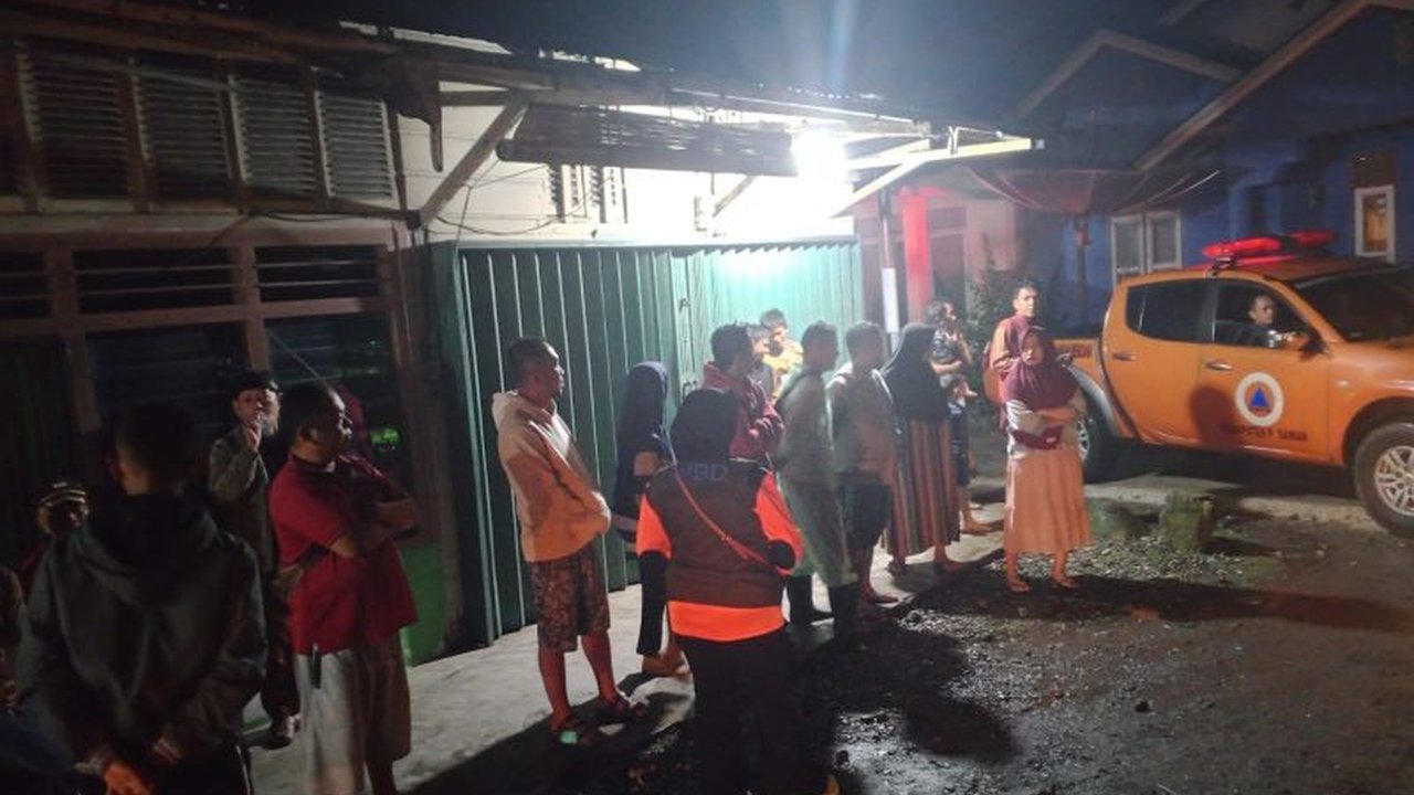 Tim gabungan BPBD Pasaman melanjutkan pencarian Agusti Hirwanto (64) yang hilang di Sungai Lubuk Kasai sejak Sabtu (25/1) sore setelah pergi mencari ikan.