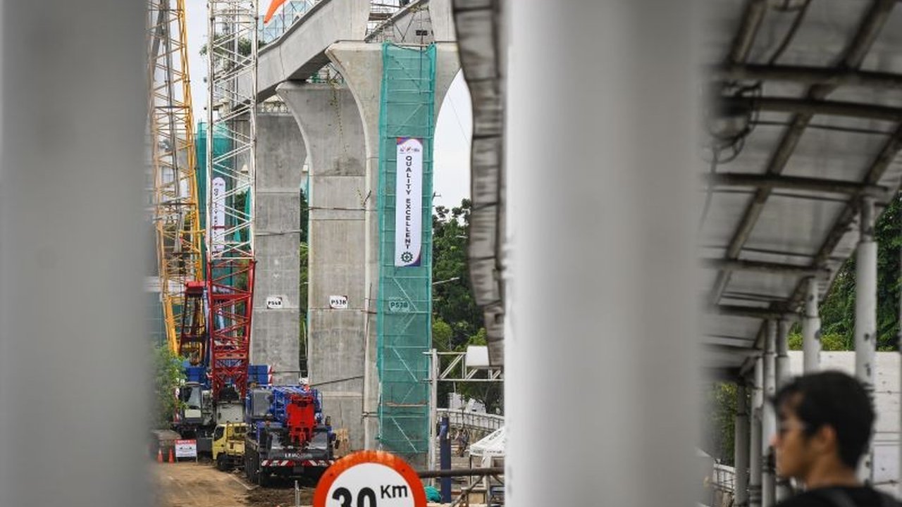 Proyek LRT Jakarta Fase 1B mencapai 44,015 persen, konstruksi Stasiun LRT Manggarai dimulai 27 Januari 2025, dan rekayasa lalu lintas di sekitar Jalan Sultan Agung akan diterapkan hingga 31 Agustus 2026.