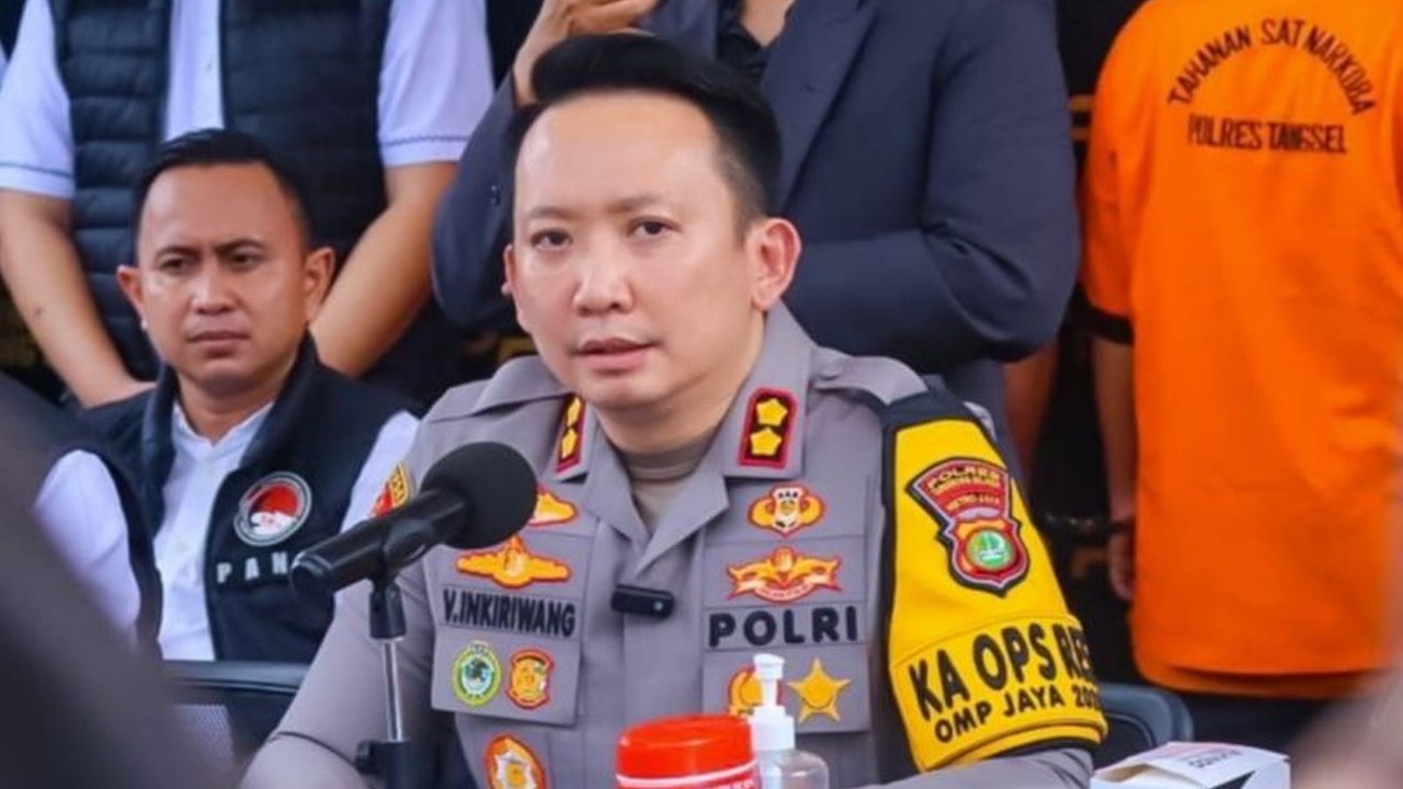 Empat pelaku penyiraman air keras terhadap personel Polsek Ciputat Timur di Tangerang Selatan telah ditangkap polisi; mereka dijerat pasal berlapis dengan ancaman hukuman maksimal 9 tahun penjara.