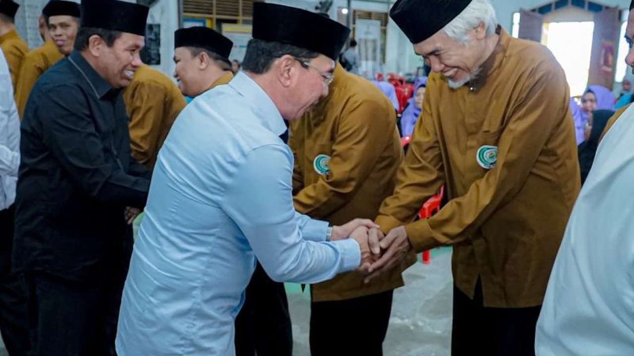 Bupati Sigi, Mohamad Irwan Lapatta, mengajak lembaga keagamaan setempat berkolaborasi dalam program Sigi Religi untuk meningkatkan kualitas kerohanian dan menanggulangi paham radikalisme serta bahaya narkoba.