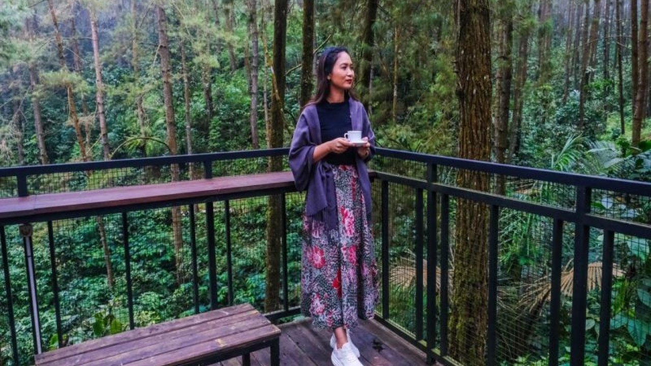 Wakil Menteri Pariwisata mempromosikan DeLoano Glamping di Kulon Progo, Yogyakarta, sebagai destinasi wisata alam yang menawarkan pengalaman unik dan berkesan, sekaligus mendorong pengembangan infrastruktur dan kolaborasi dengan desa wisata sekitar.
