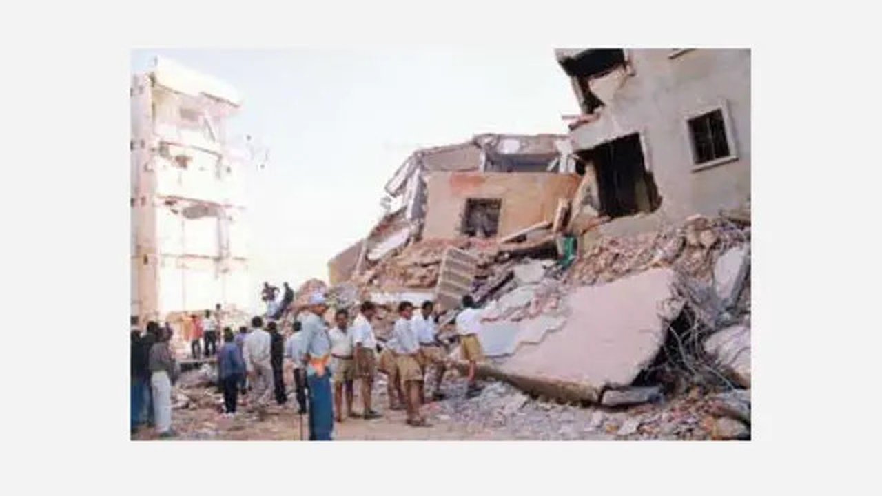 Gempa Bumi Gujarat 2001 (Foto: Wikipedia)