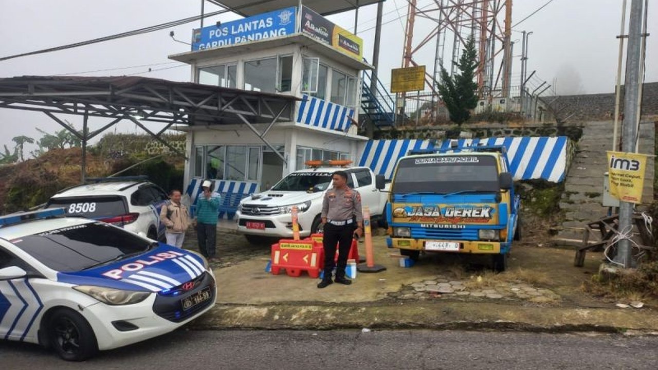 Kepolisian Resort Wonosobo siagakan mobil derek, petugas tambahan, dan berbagai alat pendukung untuk mengantisipasi kemacetan selama libur panjang, terutama di jalur menuju objek wisata.