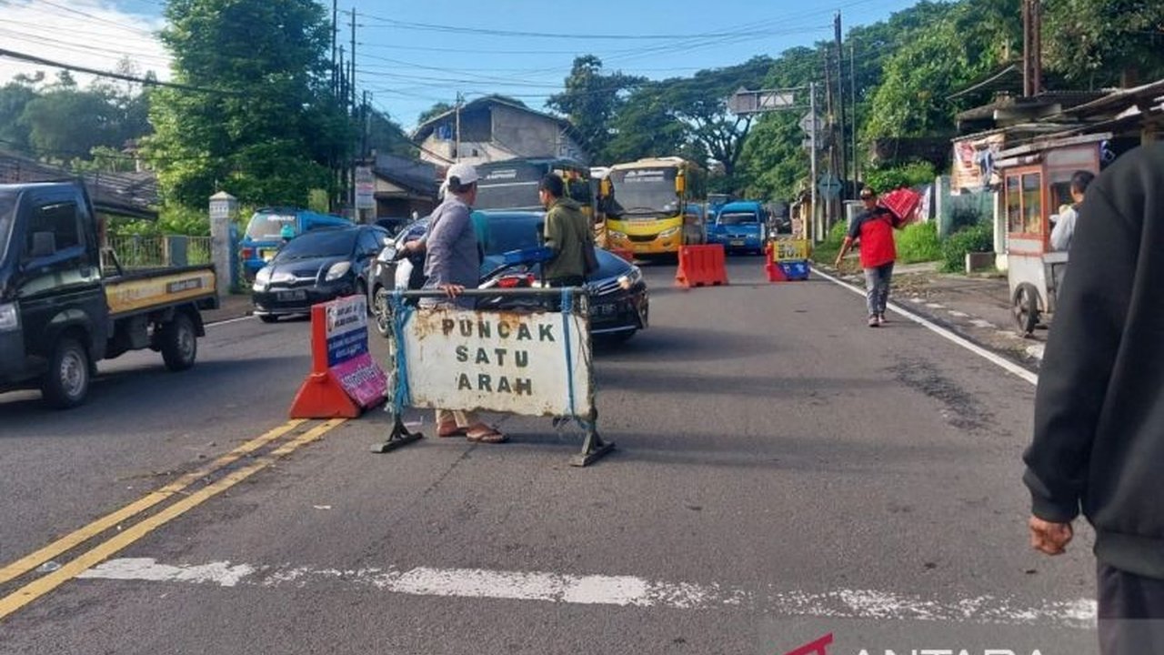 Kepolisian Resor Bogor membentuk satuan tugas untuk mencegah joki jalur alternatif Puncak mematok harga tinggi kepada wisatawan selama liburan Isra Miraj dan Tahun Baru Imlek 2025, sekaligus memberlakukan rekayasa lalu lintas.