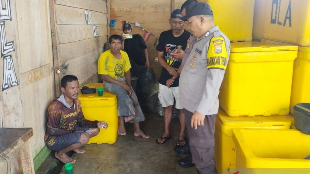 Dinas Perikanan Mukomuko mengimbau nelayan waspada cuaca ekstrem setelah kejadian karamnya perahu nelayan di perairan setempat, meskipun seluruh nelayan selamat.