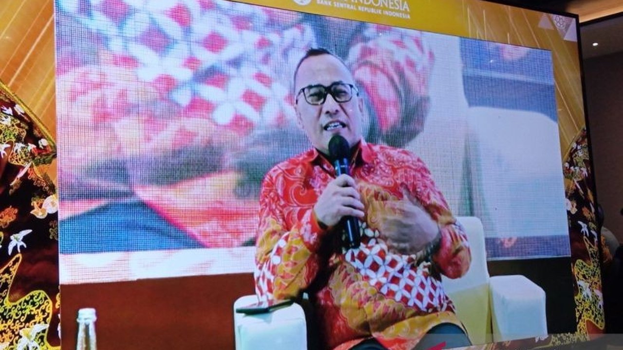 Realisasi penerimaan pajak Kalimantan Timur tahun 2024 mencapai Rp39,25 triliun, turun 4,13 persen dari tahun sebelumnya akibat penurunan harga batu bara, namun penerimaan negara bukan pajak (PNBP) justru melampaui target.