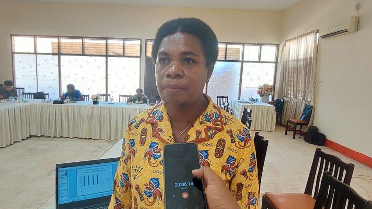 Data Komisi Penanggulangan AIDS (KPA) Kota Sorong menunjukkan Distrik Manoi memiliki kasus HIV/AIDS tertinggi di tahun 2024, dengan total 215 kasus baru tersebar di 10 distrik, dan lebih dari 4000 kasus kumulatif sejak 2004.