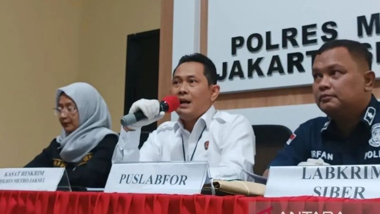 Mantan Kasatreskrim Polres Metro Jaksel, AKBP Bintoro, membantah telah melakukan pemerasan Rp20 miliar dari tersangka kasus pembunuhan, Arif Nugroho, dan menegaskan kesediaannya untuk diperiksa lebih lanjut oleh Propam.