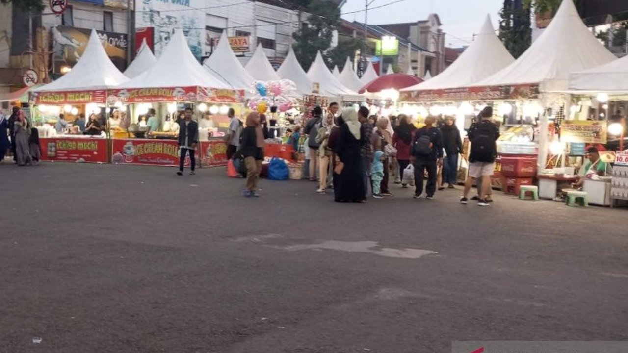 Sebanyak 360 dari 450 gerai Pasar Dandangan Kudus 2025 dipesan UMKM lokal, menunjukkan dukungan Pemkab Kudus terhadap perekonomian daerah melalui tradisi menyambut Ramadhan.