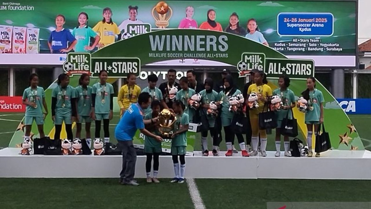 Tim All-Star Kudus berhasil raih juara pertama Soccer Challenge All-Stars 2025 setelah mengalahkan tim Solo dengan skor 1-0 di final yang berlangsung di Supersoccer Arena Rendeng, Kudus.