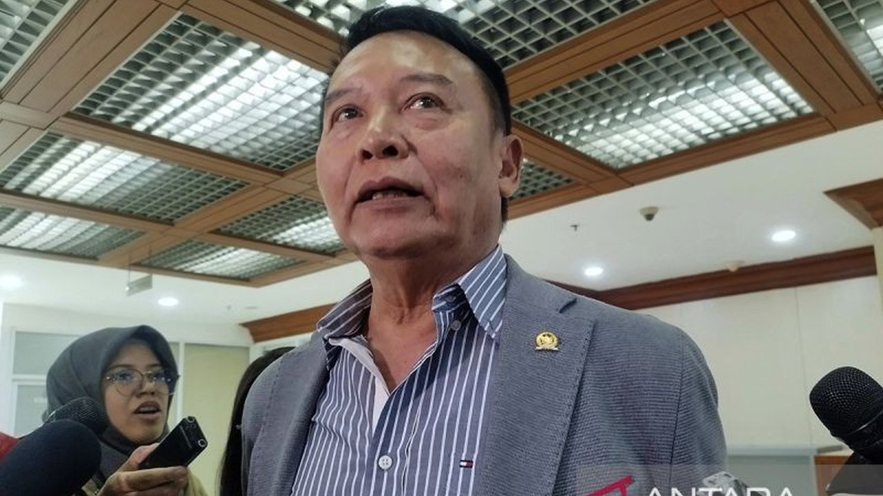 Anggota DPR, TB Hasanuddin, menilai pernyataan Deddy Corbuzier soal program MBG berpotensi melanggar hukum disiplin militer karena dinilai tidak mencerminkan sikap seorang prajurit.