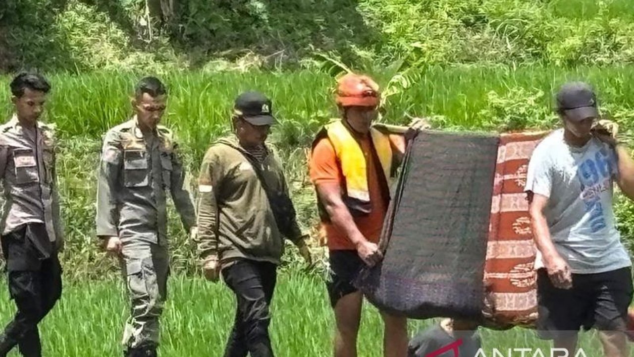 Jasad M. Rido (14), santri yang tenggelam di Situ Rawagede, Cianjur, ditemukan setelah pencarian tiga jam oleh petugas gabungan; pihak berwenang mengimbau warga untuk tidak berenang di situ karena kedalamannya.