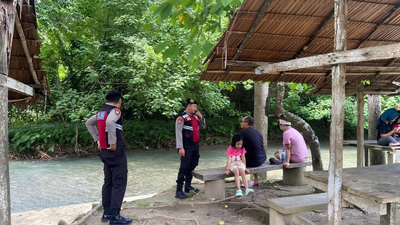 Kepolisian Resort Banggai meningkatkan patroli dan pengamanan objek wisata selama libur panjang, Isra Miraj, dan Imlek 2025, guna menjaga keamanan dan ketertiban masyarakat.