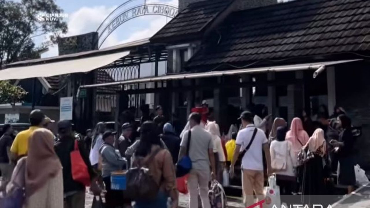 Dinas Kebudayaan dan Pariwisata Cianjur optimis mencapai 3 juta kunjungan wisatawan pada 2025 dengan beragam strategi promosi dan pengembangan destinasi wisata baru, melampaui capaian 2024 yang mencapai 2,6 juta wisatawan.