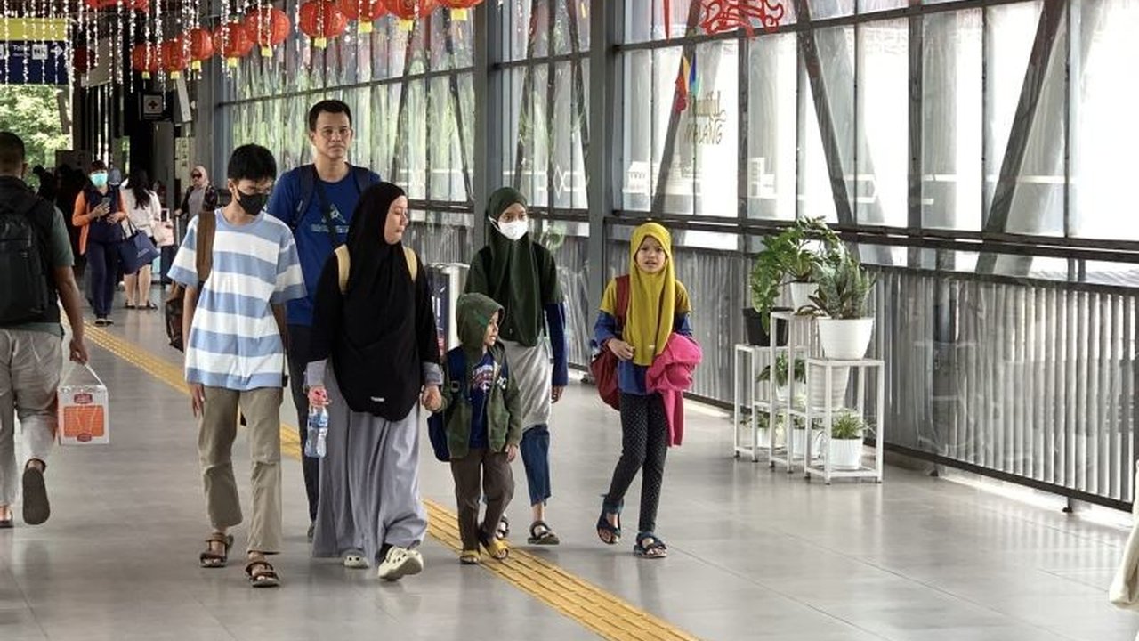 Stasiun Malang di Jawa Timur mencatat lonjakan signifikan jumlah penumpang, mencapai 34.605 orang selama libur panjang akhir Januari 2025, yang meliputi akhir pekan, Isra Miraj, dan Tahun Baru Imlek.