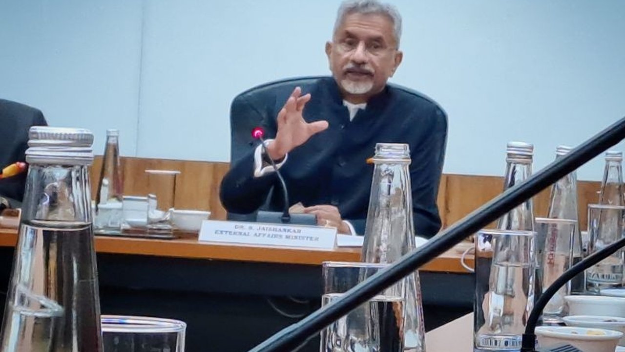 Menlu India merespon positif ajakan Presiden Prabowo Subianto untuk investasi infrastruktur di Indonesia, khususnya pelabuhan dan bandara,  mengingat potensi pertumbuhan ekonomi dan kesamaan pandangan kedua pemimpin negara.