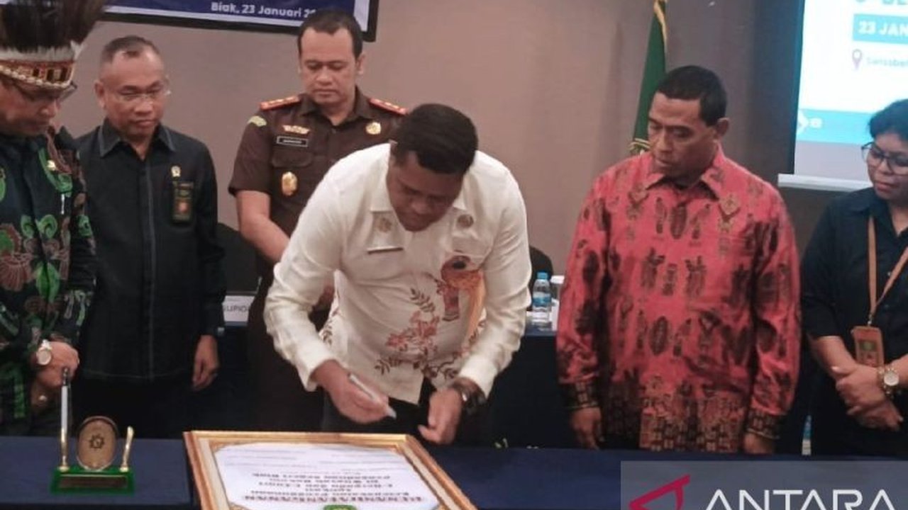 Pemerintah Kabupaten Supiori, Papua, akan menyalurkan Rp28,4 miliar Dana Desa pada tahun 2025 untuk meningkatkan kesejahteraan warga di 38 kampung, dengan fokus pada pemerintahan, pembangunan, pemberdayaan, dan kemasyarakatan.