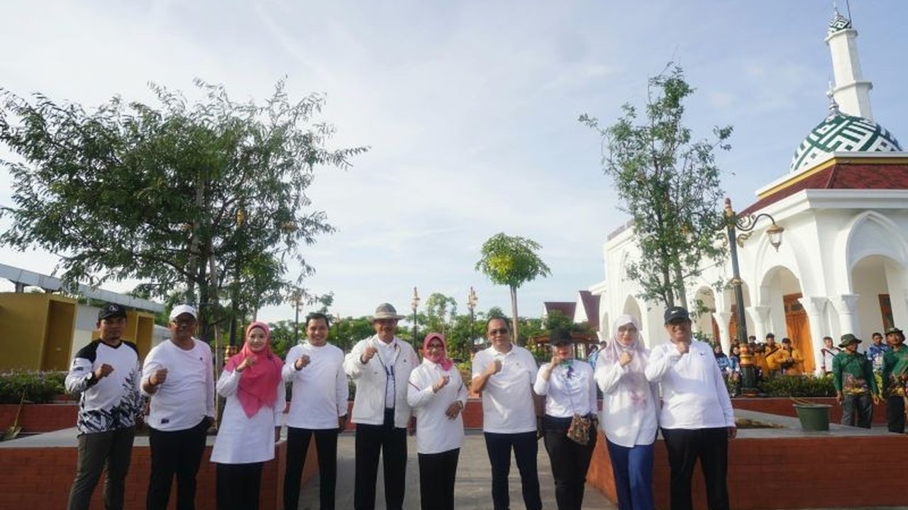 Pemerintah Kota Madiun menanam 54 bibit pohon di Pondok Lansia Klegen untuk mengurangi dampak pemanasan global, menciptakan lingkungan asri, dan mengoptimalkan fungsi pondok lansia bagi warga.