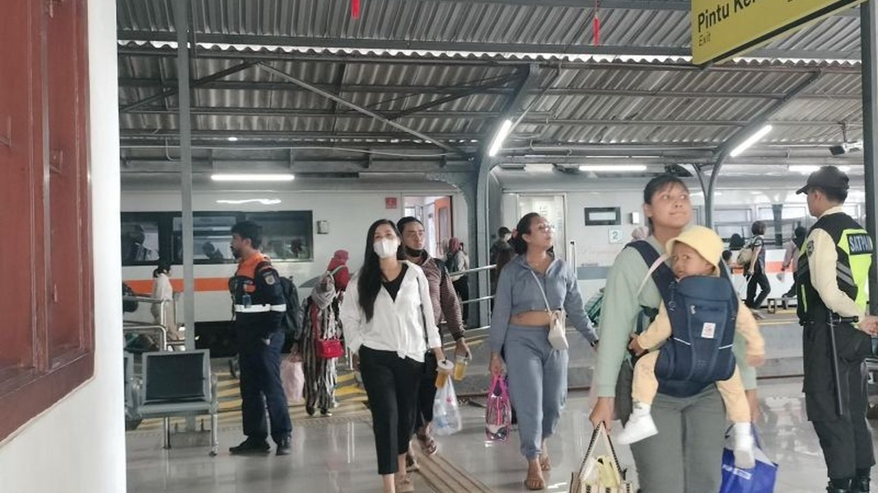 PT KAI Daop 9 Jember melayani 61.816 penumpang selama libur panjang Isra Miraj dan Imlek (24-26 Januari 2025), didominasi penumpang lokal dengan tujuan Surabaya, Malang, Solo, dan Yogyakarta.