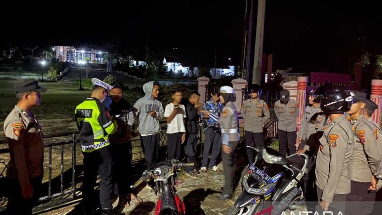 Polres Bangka Barat meningkatkan patroli malam untuk menekan aktivitas geng motor yang meresahkan warga, melibatkan berbagai pihak dalam operasi gabungan yang juga mencakup imbauan dan edukasi kepada masyarakat.