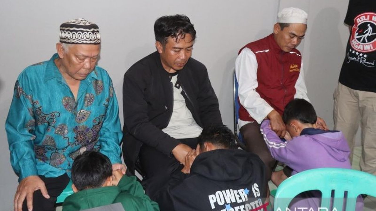 Polisi Sukabumi memulangkan tiga pelajar yang terlibat duel di Pantai Karangsari setelah dilakukan pendekatan keadilan restoratif, menekankan pengawasan orangtua agar mencegah kenakalan remaja.