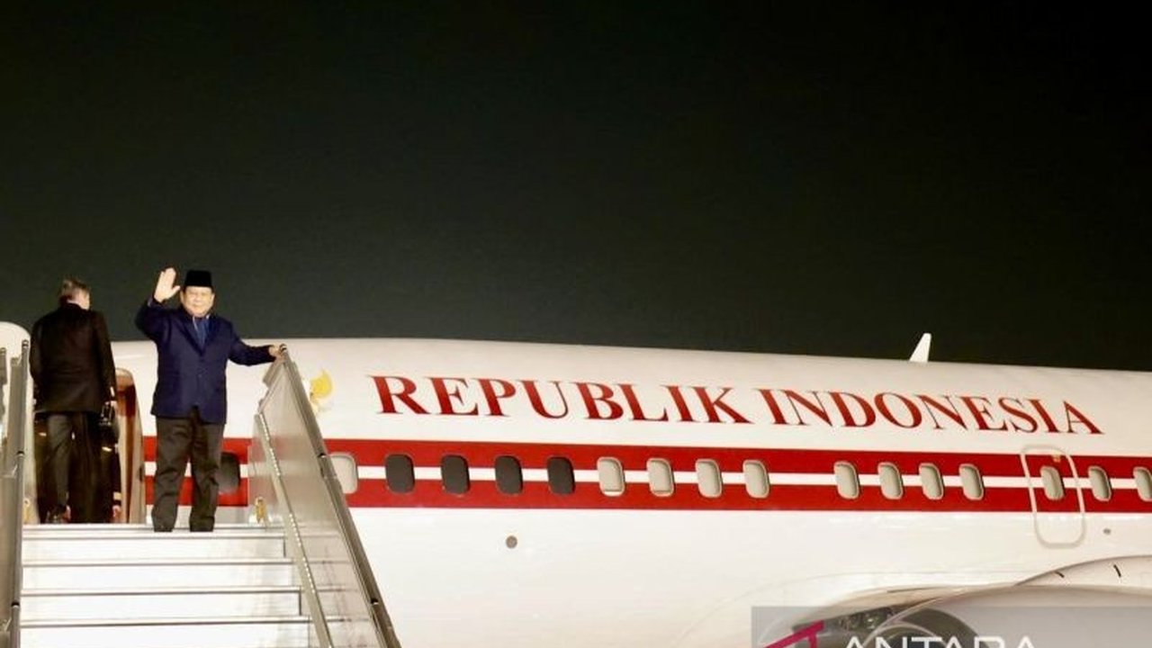 Usai kunjungan kenegaraan di India, Presiden Prabowo Subianto melanjutkan perjalanan ke Malaysia untuk serangkaian agenda penting, termasuk penerimaan penghargaan tertinggi dari Kesultanan Johor dan pertemuan dengan Perdana Menteri Anwar Ibrahim.