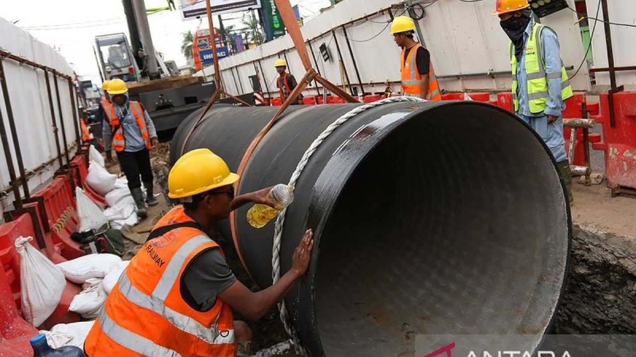 Anggota Komisi B DPRD DKI Jakarta, Nur Afni Sajim, mendukung penuh upaya PAM Jaya dalam meningkatkan layanan air bersih di Jakarta hingga mencapai target 100 persen pipanisasi pada 2030, meskipun tantangan masih ada.
