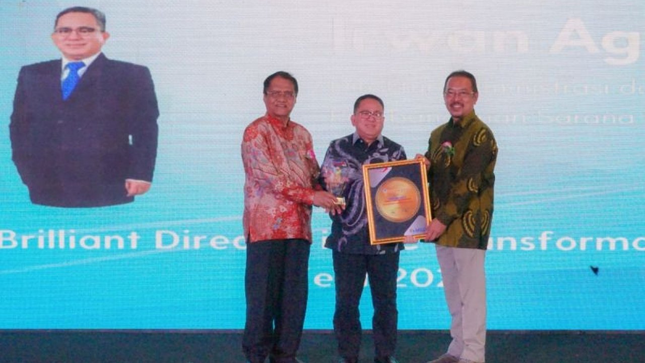 Perumda Pembangunan Sarana Jaya meraih dua penghargaan bergengsi di ajang Indonesia Human Capital Brilliance Award (IHCBA) 2024, yakni untuk kategori  'Brilliant Director' dan 'Brilliant HC Team',  menunjukkan komitmen perusahaan dalam pengembangan SDM ya
