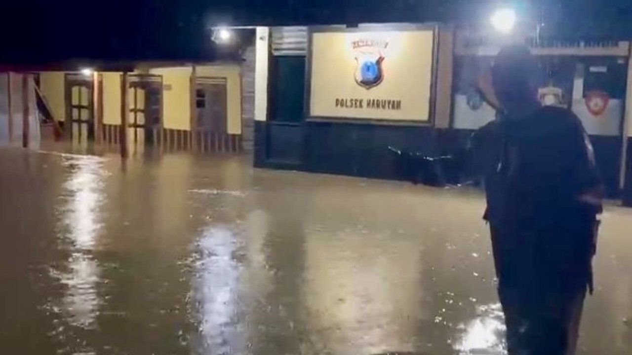 BPBD Hulu Sungai Tengah meminta warga di kaki Pegunungan Meratus waspada potensi banjir akibat luapan Sungai Barabai, Hantakan, dan Haruyan setelah hujan deras mengguyur wilayah tersebut pada 26 Januari 2024.