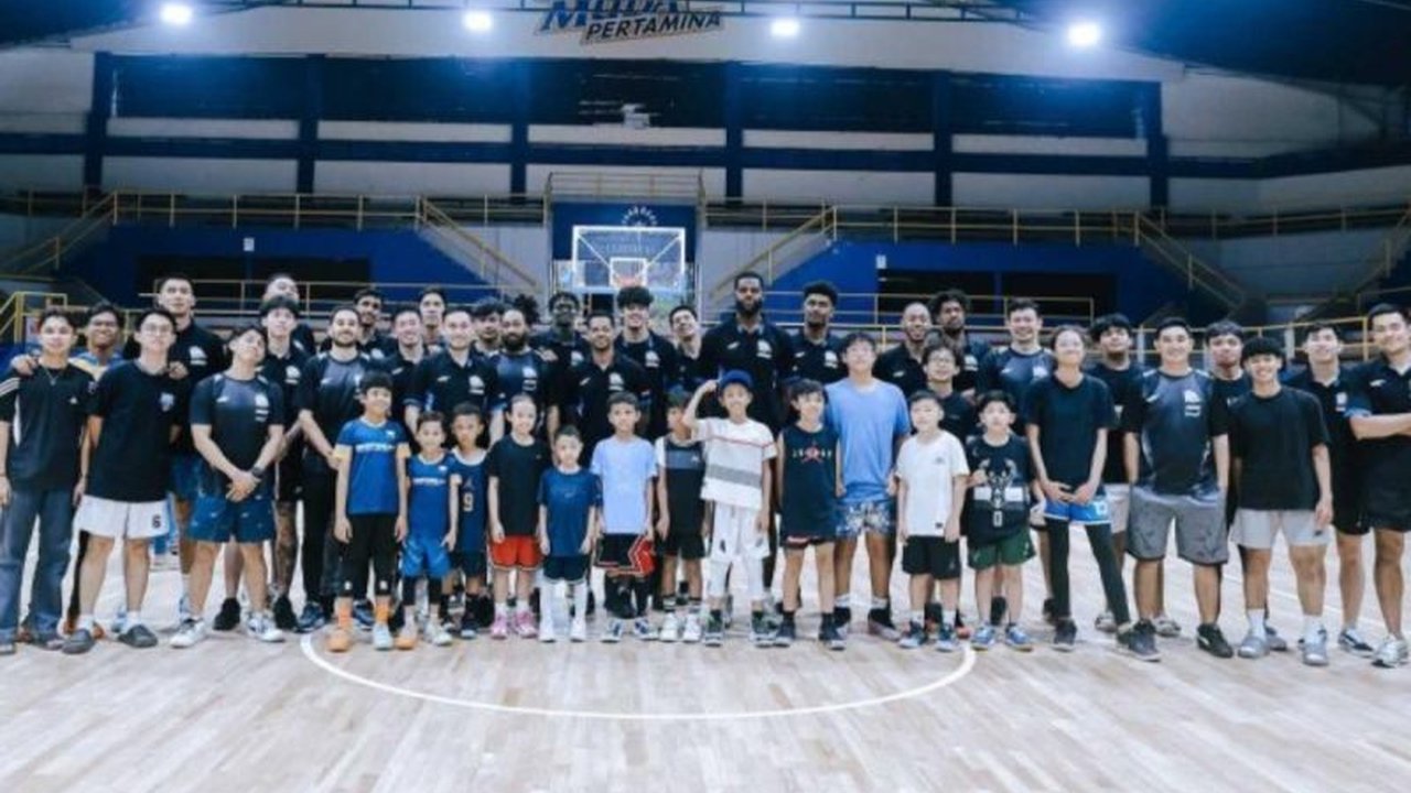 Satria Muda Pertamina Jakarta meluncurkan SM Academy, akademi basket untuk anak usia dini hingga remaja di Pertamina Arena Simprug, bertujuan membina bakat muda dan regenerasi pemain basket profesional Indonesia.