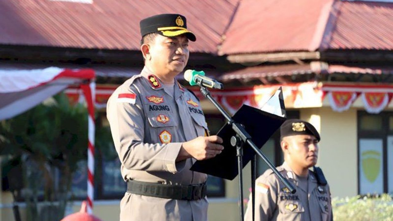 Polres Kupang menerjunkan personel untuk mengamankan perayaan Isra Miraj dan Imlek 2025 di Kupang, Nusa Tenggara Timur, dengan patroli terbuka dan tertutup di lokasi-lokasi strategis.