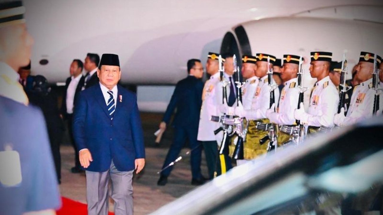 Presiden Prabowo Subianto menerima penghargaan tertinggi Darjah Kerabat Johor Yang Amat Dihormati dari Sultan Ibrahim di Malaysia, sekaligus membahas peningkatan hubungan bilateral Indonesia-Malaysia dengan PM Anwar Ibrahim.