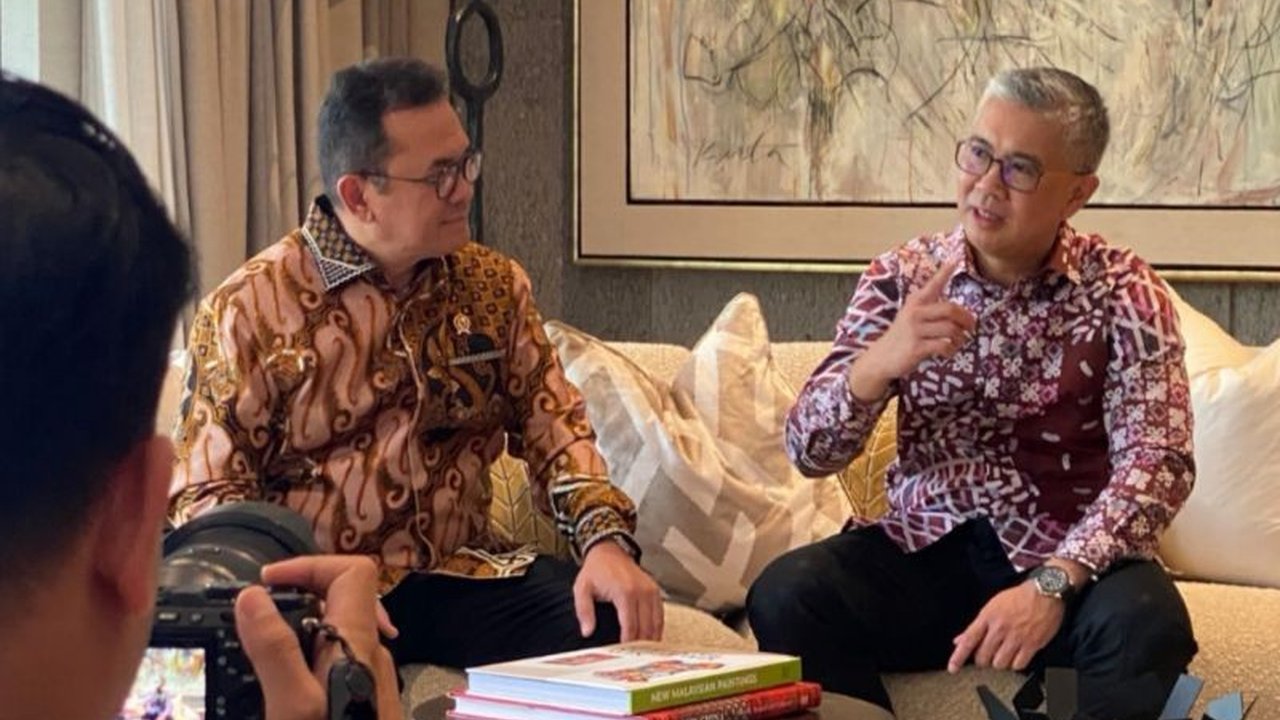 Indonesia dan Malaysia sepakat meningkatkan hubungan dagang melalui Komite Gabungan Bidang Perdagangan dan Investasi (JTIC), ditandai dengan rencana Indonesia menjadi tuan rumah pertemuan JTIC ke-4 tahun 2025 dan kolaborasi mengatasi hambatan perdagangan.