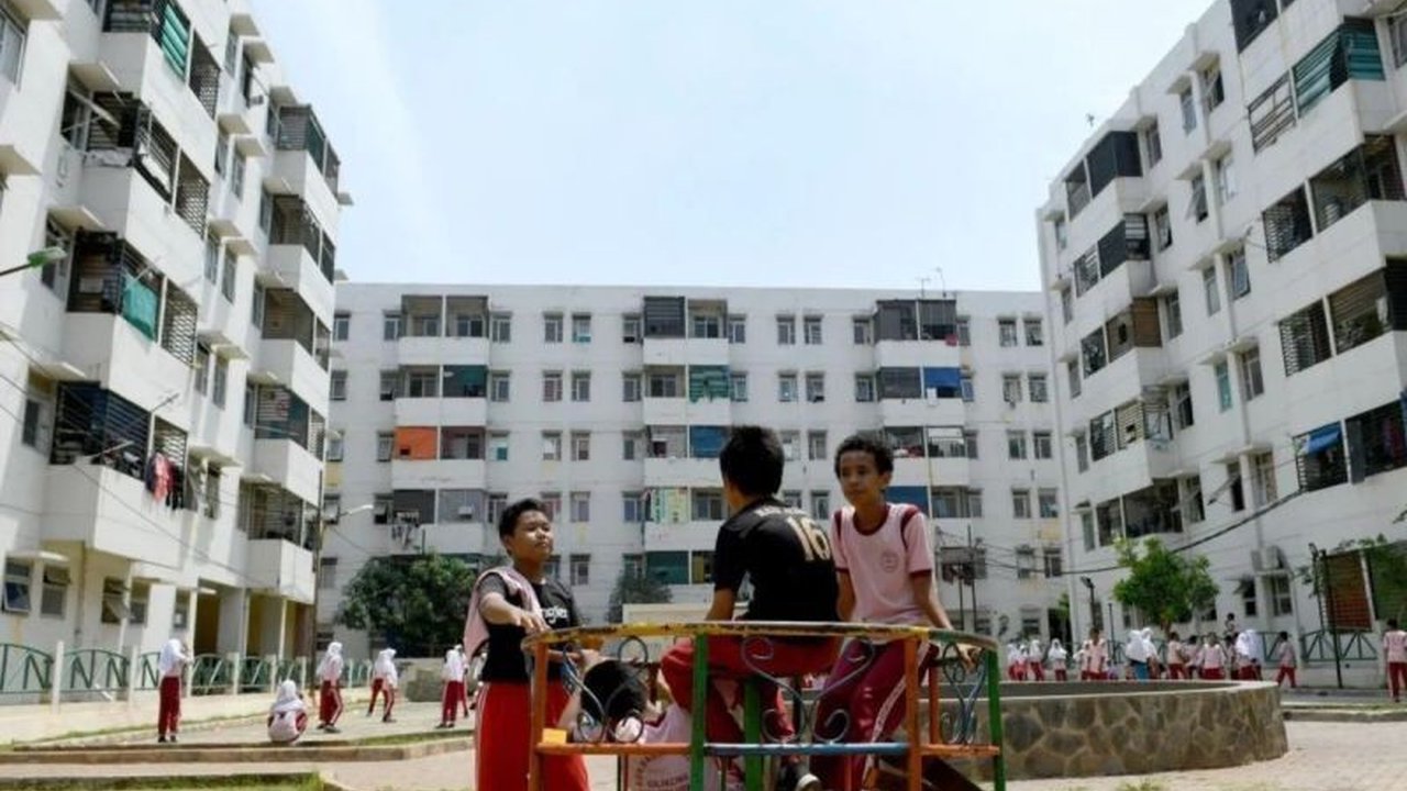 Wakil Menteri Perumahan dan Kawasan Permukiman (Wamen PKP) menyebut pembangunan rumah susun (rusun) sebagai solusi untuk penataan kawasan perkotaan dan mencegah munculnya kawasan kumuh, sekaligus mendukung program 3 Juta Rumah.