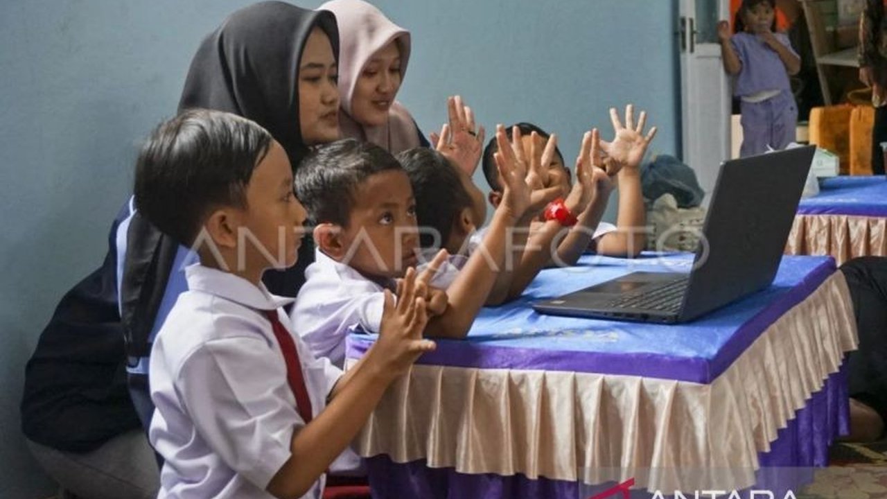 Kemendikbudristek tegaskan akses internet merata sebagai kunci utama transformasi digital pendidikan Indonesia, didukung infrastruktur memadai dan SDM terampil.