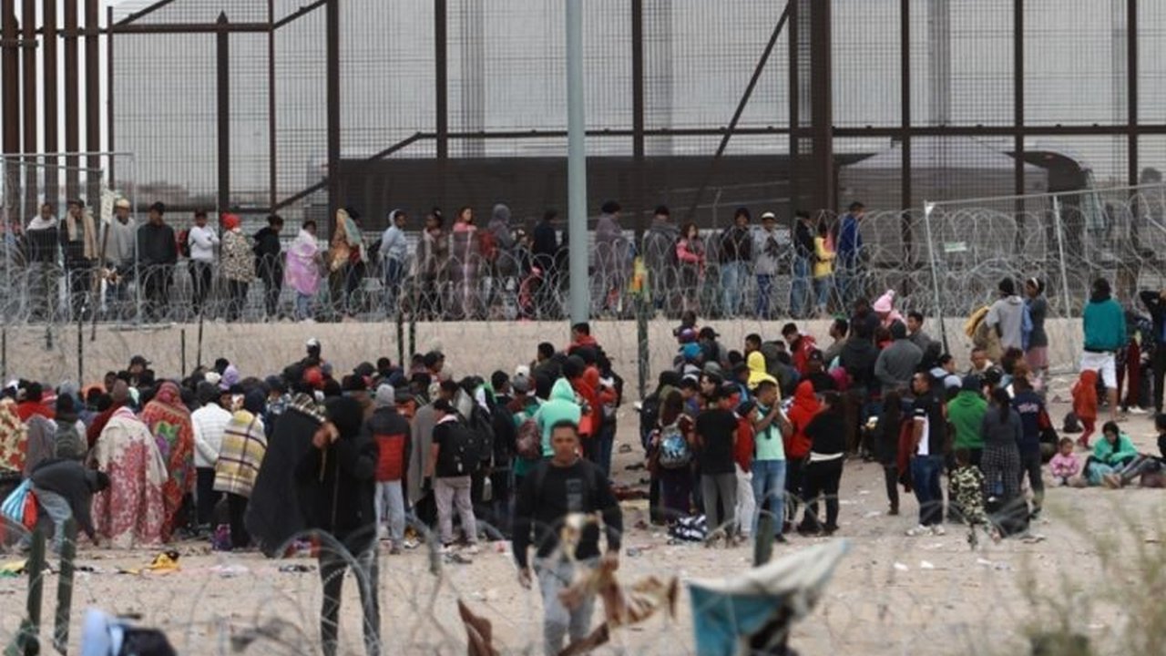 Setelah sebelumnya menolak, Kolombia akhirnya menyetujui penerimaan penerbangan deportasi dari AS, sehingga mencegah pemberlakuan sanksi ekonomi dan visa yang dijanjikan Presiden Trump.