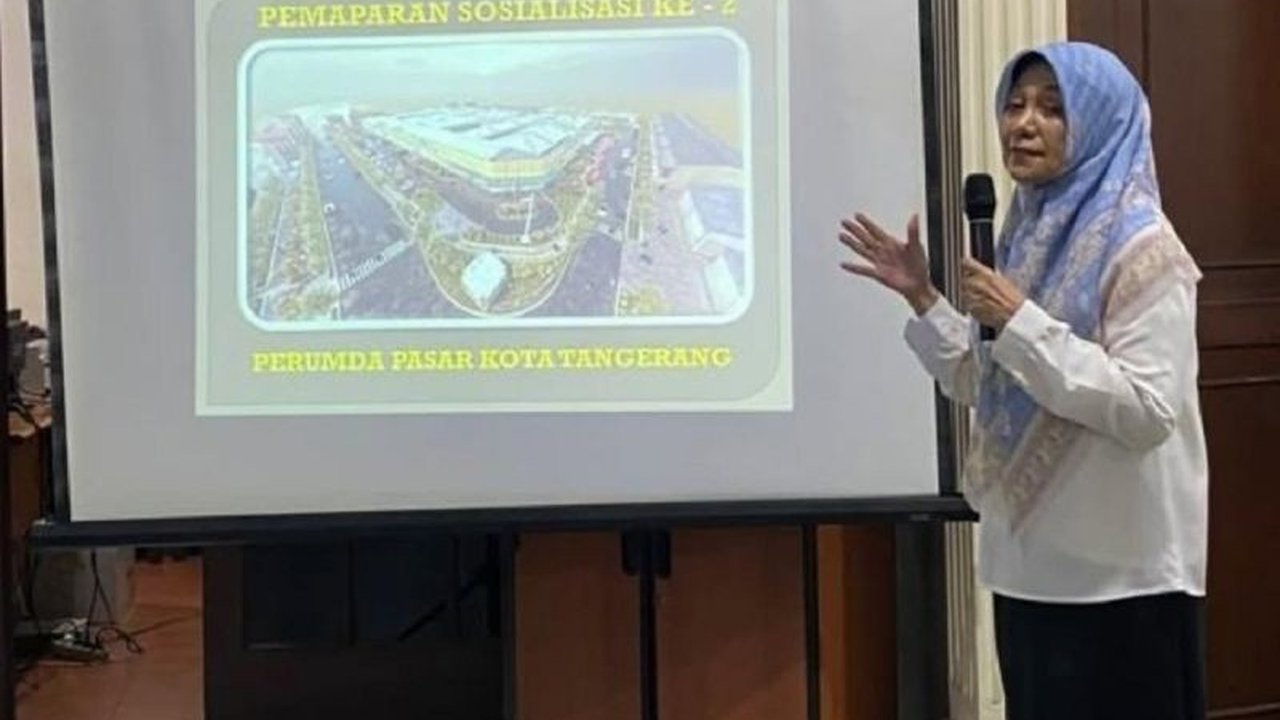 Perumda Pasar Kota Tangerang telah mensosialisasikan rencana pemindahan pedagang Pasar Anyar ke lokasi revitalisasi yang ditargetkan beroperasi penuh pada Februari 2025, dengan progres pembangunan mencapai 97,5%.