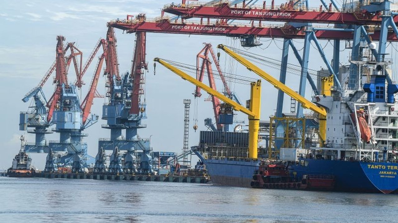 IMF memproyeksikan ekonomi Indonesia tumbuh 5,1% pada 2025 dan 2026, sedikit lebih rendah dari pertumbuhan ekonomi di 2023, serta memberikan proyeksi pertumbuhan ekonomi negara-negara lain di dunia.